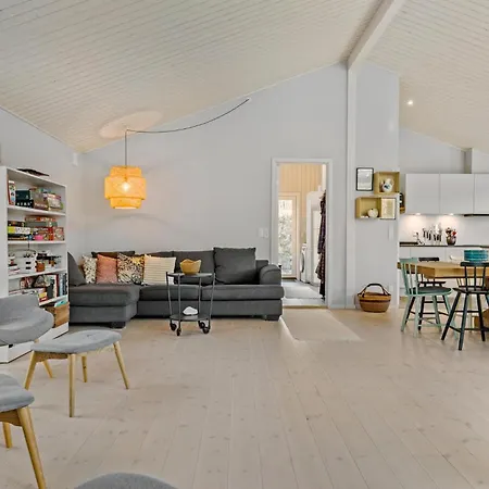 5 Bedroom In Tatil Evi Fårevejle
