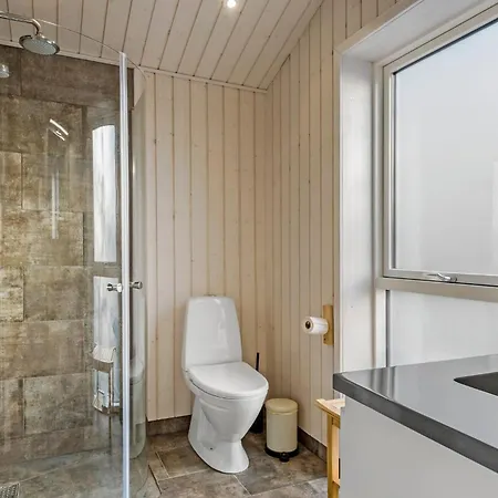 5 Bedroom In